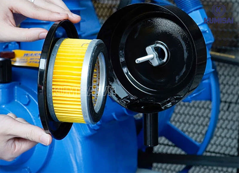 Tháo và vệ sinh lọc gió 