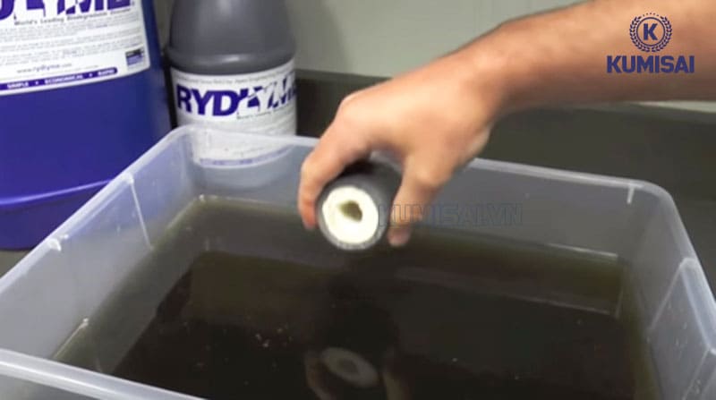 Dùng loại hóa chất vệ sinh máy nén khí phù hợp