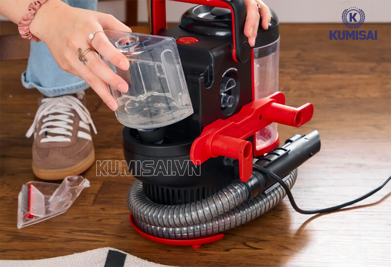 Đổ chất bẩn và vệ sinh bình chứa