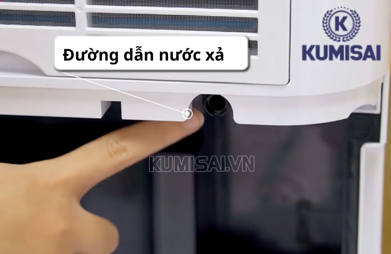Vị trí cắm đường ống dẫn nước xả thẳng ra bên ngoài trên máy hút ẩm KMS 25A Vị trí cắm đường ống dẫn nước xả thẳng ra bên ngoài trên máy hút ẩm KMS 25A