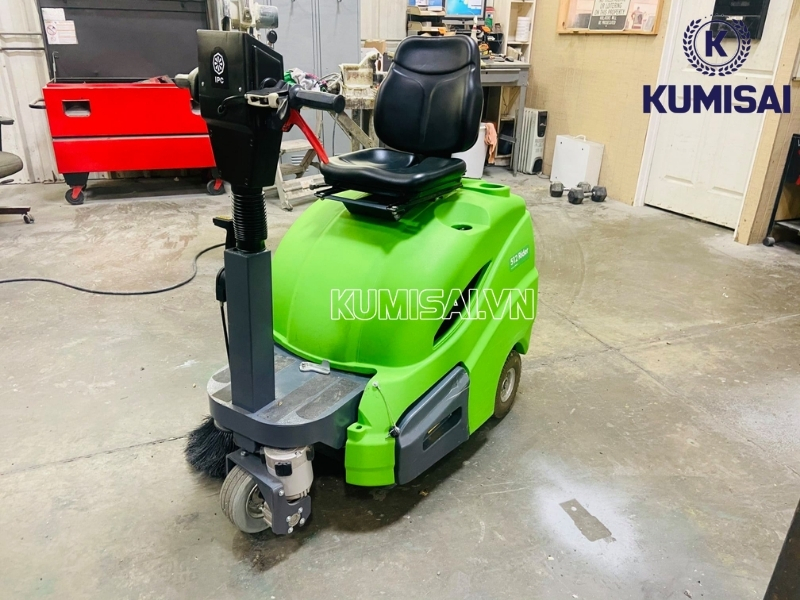 Xe quét rác IPC 712 RIDER thiết kế ngồi lái tiện lợi