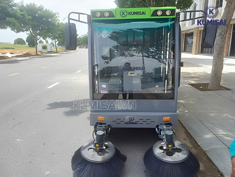 Xe quét rác công nghiệp ngồi lái Kumisai KMS-S14 chính hãng