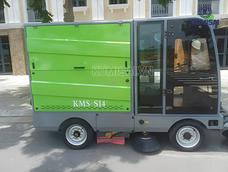 Xe quét rác công nghiệp ngồi lái Kumisai KMS-S14