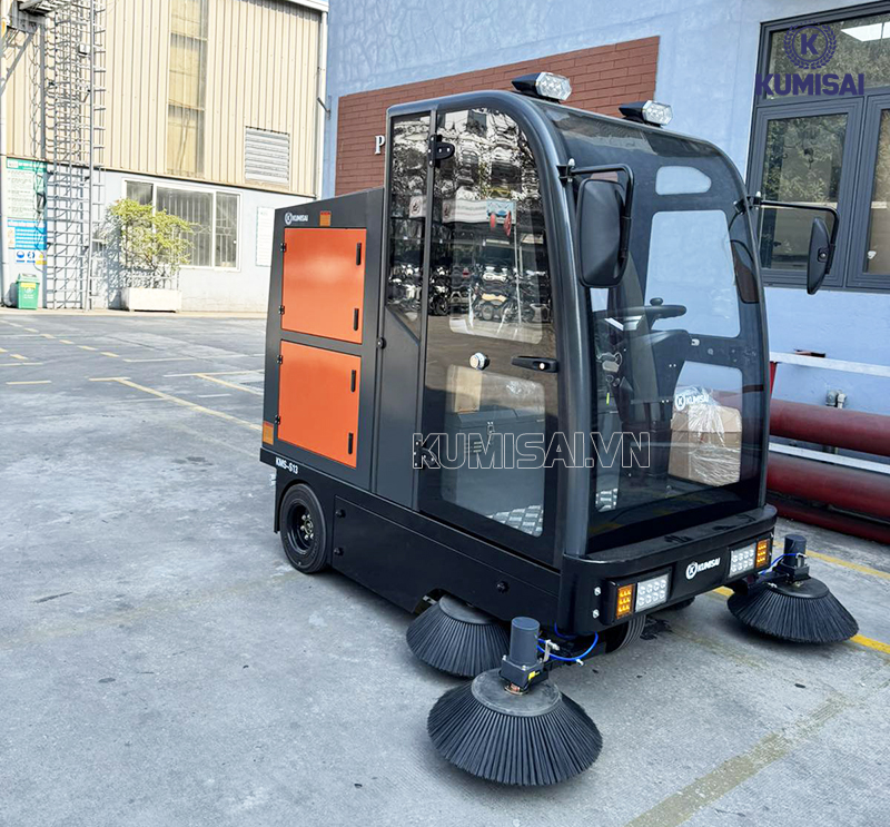 Tìm hiểu xe quét rác ngồi lái Kumisai KMS-S13