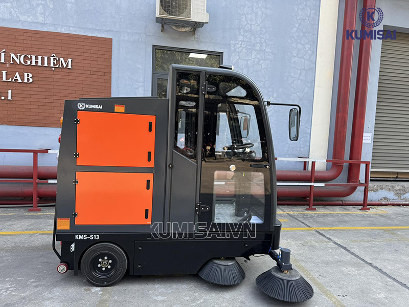 Xe quét rác Kumisai KMS-S13 với nhiều ưu điểm