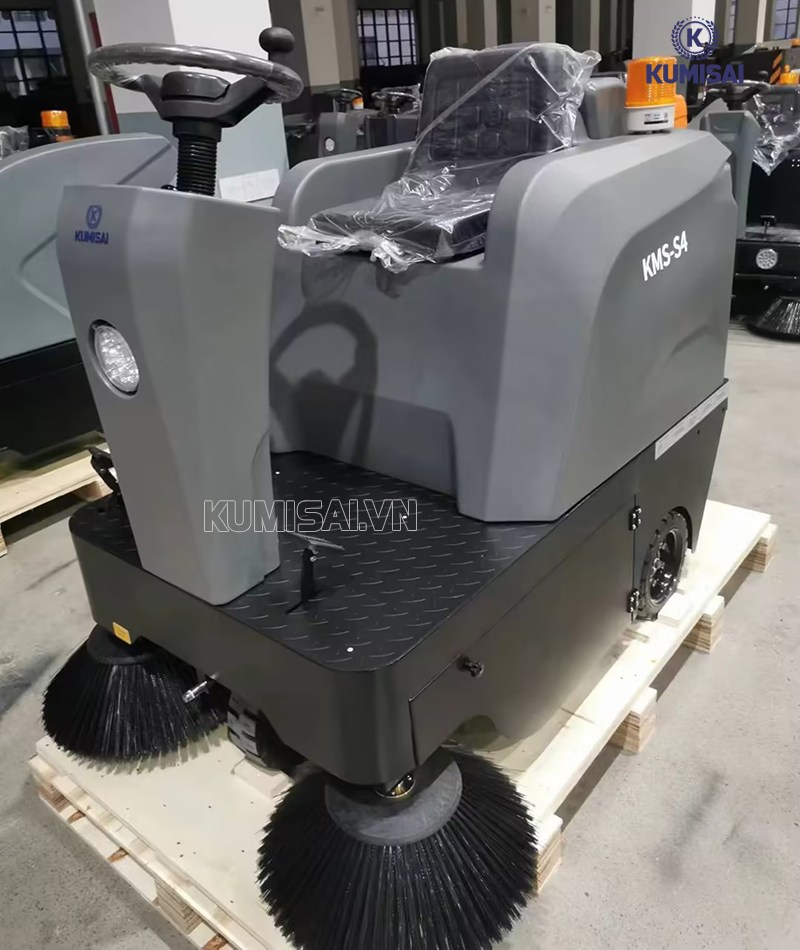 Xe quét rác Kumisai KMS S4 đáp ứng tốt nhu cầu sử dụng