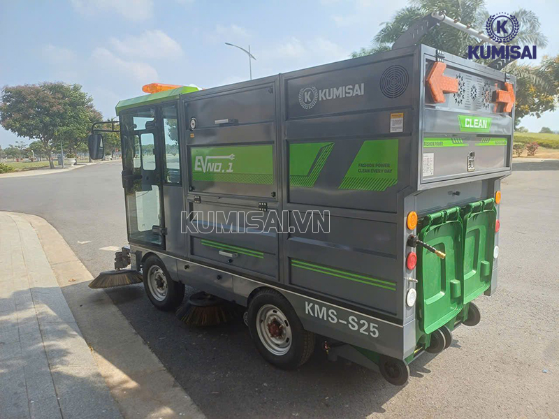 Xe Kumisai KMS25 vận hành bằng pin, êm ái không phát sinh khí thải