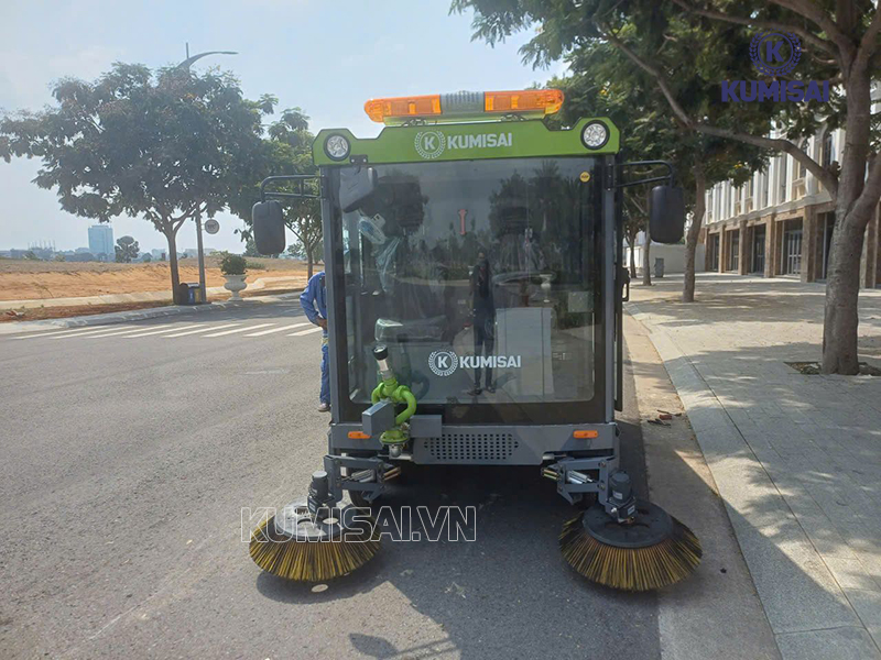 Khám phá dòng xe quét rác ngồi lái Kumisai KMS25