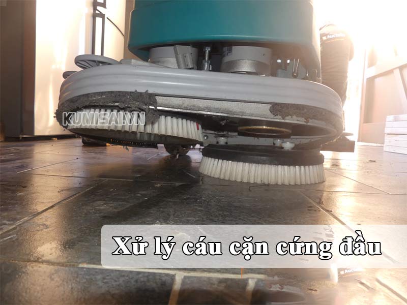 Xử lý cáu cặn cứng đầu, cho sàn nhà sạch sáng bóng